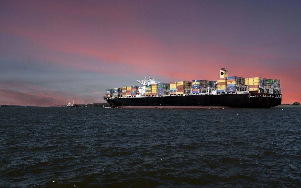 Container Lines Reroute 40 Percent of Asia–Europe Cargo as Canal Draft Limits Tighten